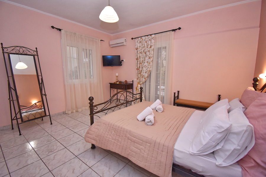 Anna Studios Corfu - Agios Gordios, rooms, apartments, beach, places