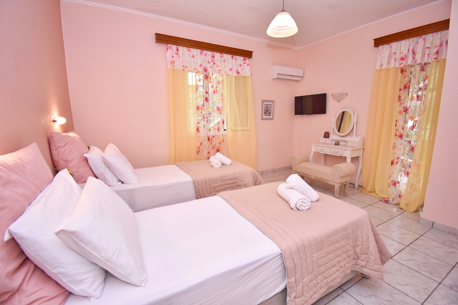 Anna Studios Corfu - Agios Gordios, rooms, apartments, beach, places